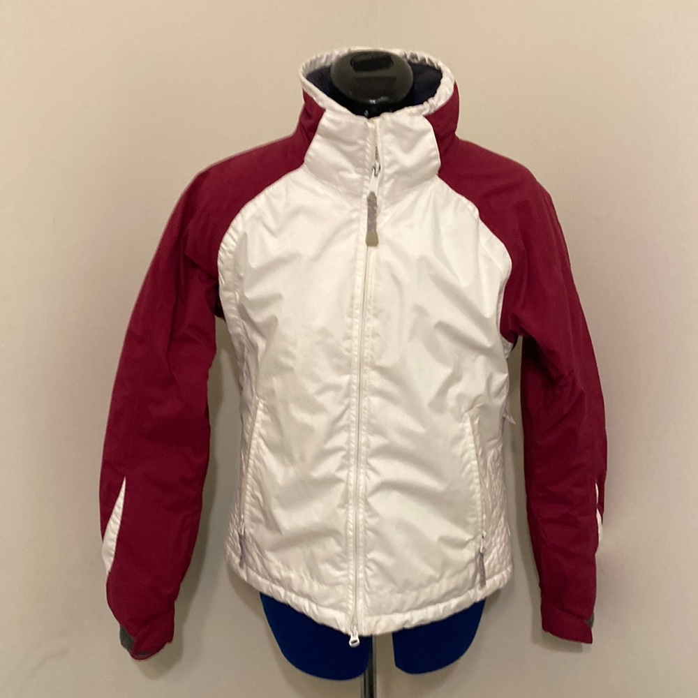 Columbia Women’s size small ski jacket in white and maroon. Lots of pockets